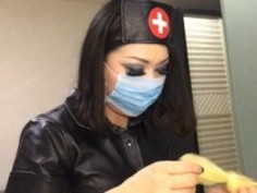 我的女朋友是个护士。