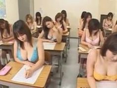 おっぱいを点滅女子生徒教室