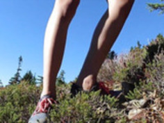 ホット赤ん坊は彼女のスティッキープッシーアウトドア運指キャッチ