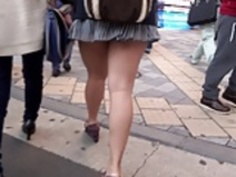 セクシーな美脚は004を歩きます