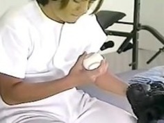 8女の子が野球幸運な男を吸います