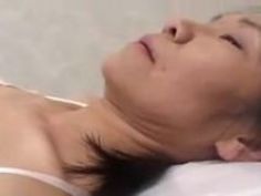 素人アジア - 熟女アジアのMILFは良いクソを取得します