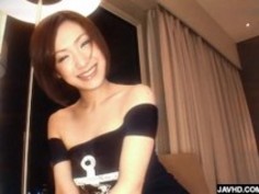 字幕 - 日本のベイブ寧々飯野は、ディックを吸います