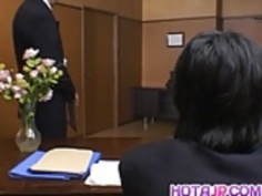 ゆいアイナは二つの穴で犯さ