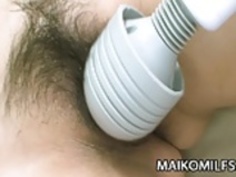 【無修正】電マでびしょ濡れな欲求不満な段腹熟女！