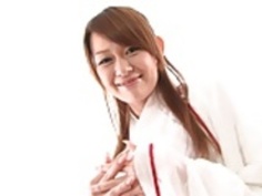 セクシーな売春婦は、真のふしだらな女のようにコックを吸うのが大好き