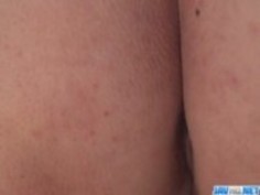 従順な熟女加奈子飯岡はラフおもちゃのポルノを楽しんでいます