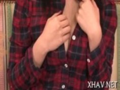 オリエンタルは大きなディルドを取ります