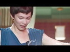 テレサ・デイリーとハタノ・ユイ - 刺身