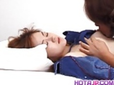 マナ安西は、足の指なめとディックを吸いました