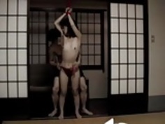 日本人の妻と一緒に遊ん