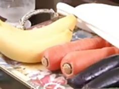 淫乱チックは、ファックする前プッシーフィスティングを取得します