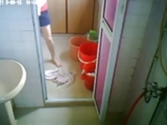 成熟は、シャワーを浴びて