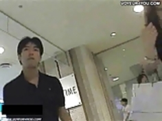 ミニスカートを身に着けている美しい女の子