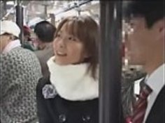 日本のバスでの性的嫌がらせ第1部 - MilfCam.comの詳細