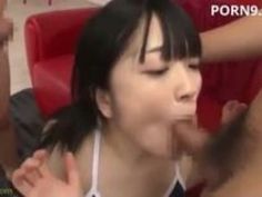 【南梨央奈3P】パイパンでスク水の、南梨央奈の3Pセックスフェラプレイがエロい。