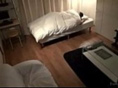 日本のビッグティットの主婦は彼女のアパートに彼女の隣人を魅了したPornallday.com