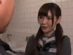 アイドル トイレ 痴女 パンチラ 女子高生