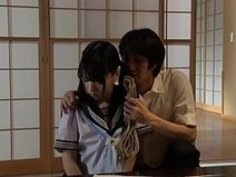 ボンデージでファックされた日本の女子高生