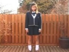 日本の女の子は濡れたパンティーを持っています