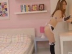 坂本光がフランスメイドを演じる