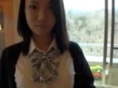 フェラを与えることをシャイ日本のガールフレンド