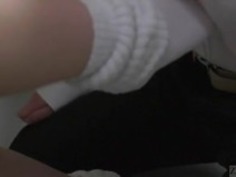 字幕付き日本の女子高生顔面騎乗救い