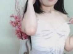 プリティ日本のベイブは彼女のタイトなお尻をファック