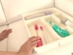 スリム石川鈴華は彼女をおもちゃをアップ耐えます