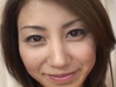 セクシーな日本のブルネットgangbanged