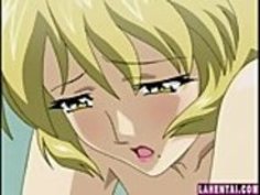 ビッグティッテッドブロンド変態のベイビーは、雄鶏に乗ります