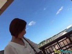 巨乳な日本の十代の浴槽