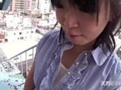 かわいい日本人の厚手のお尻が、屋上の60psに詰まったクリームパイ