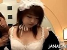 日本の法的年齢の十代の若者は彼女の乱雑なニーズを刺激するために肛門のおもちゃを取得