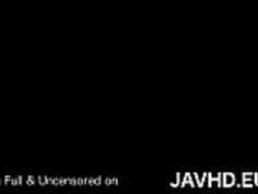 彼女の自然なおっぱいを見せなくてはならない日本の奴隷の女の子 - http://javhd.euで完全無修正の時計