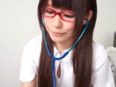 【小西まりえ】眼鏡美女なスケベ看護婦のエロい診察でフェラ抜きされて口内射精したったwww