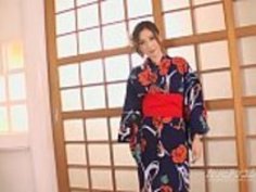 乱れ肌蹴る浴衣撫子 前田かおり