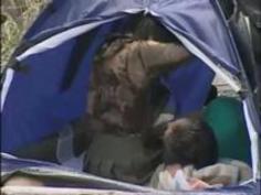 おっさんとツーリング行ってテントの中でパコパコハメちゃう美女