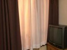 縮んだ服を着て下乳はみ出しまくってる母親に我慢ができなくなり近親パコに走る息子