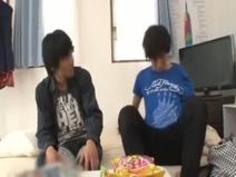 彼氏が寝ているんだと勘違いした彼女の誘惑に止まらなくなって浮気SEX