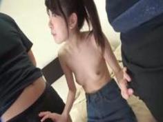 育ちのいい職場のアイドル的JKがバイト先の大人を弄って3Pセックス