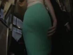 タイトスカートの美尻を男に押し付け逆痴漢する美女に理性崩壊するリーマン