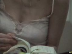 巨乳 メガネ 乳首 美人 奥さん