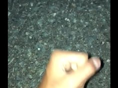 夜の路地で全裸露出オナニー