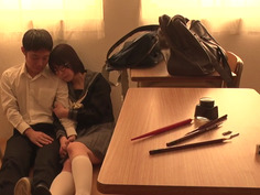 CAWD-196 クラス一の地味子は同人作家で超エロいのに実体験はゼロ… 受験前の静まり返った校内でデッサンモデルを口実に何度も何度も猿みたいにハメまくった。 初愛ねんね