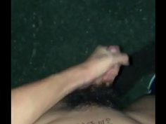 夜の路地で全裸落書き露出オナニー