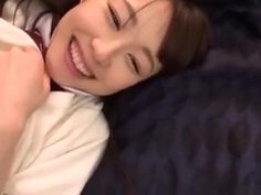 笑顔が可愛いアイドル顔の美少女に種付け中出しｗ