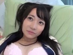 素人ＪＤにパンティ素股を懇願してＯＫしてくれたので事故を装いワレメにズプっと挿入し生中...