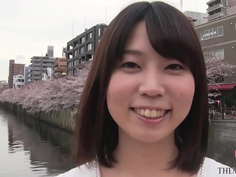 25歳の人妻アカネ、変態的すぎる勃起乳首と剛毛マン毛が男をその気にさせてしまう