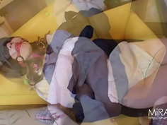 昼下がりに自宅で調教される人妻